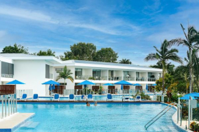 Tropici at Pool Resort